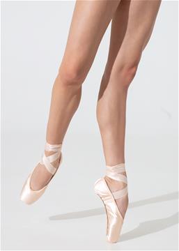White ballet hot sale pointe shoes
